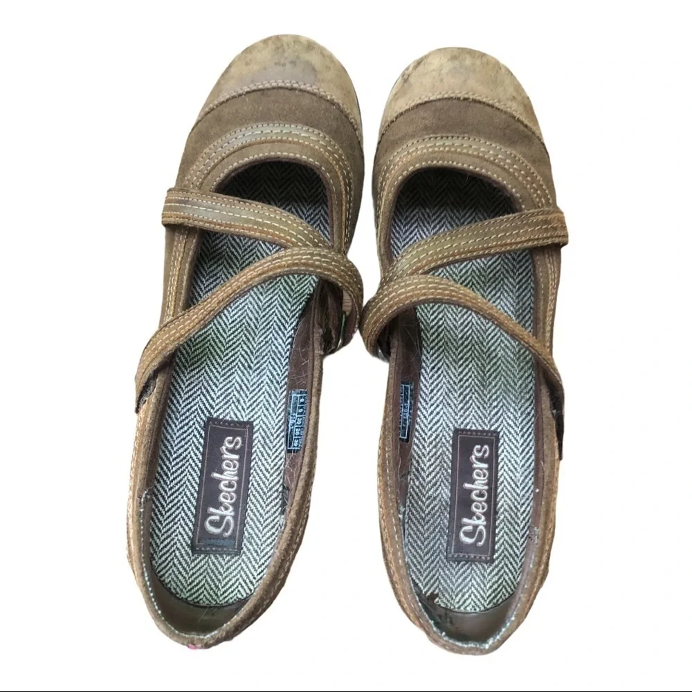 - Beautiful Women’s Brown wedge Sketchers Shoes Size 9